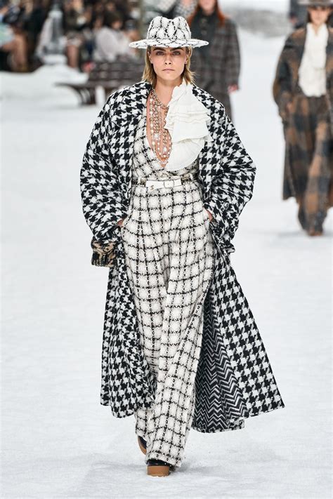 Chanel fashion show 2013